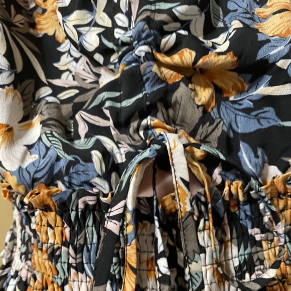 Women Small Gorgeous Floral Romper- Tie up adjustable front that can be worn dow - Picture 4 of 7